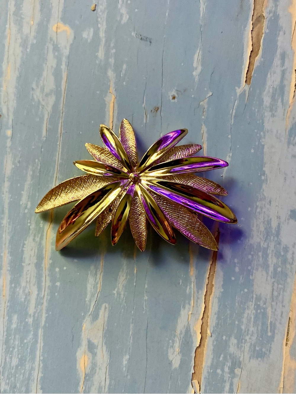 Gold Floral Leaf Brooch - Elegant Women’s Accessory